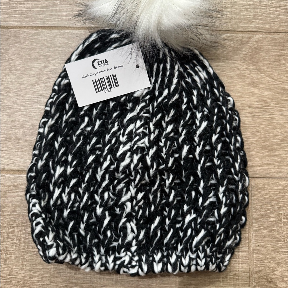 ZYIA Black and White Carpe Diem Chunky Knit Pom Beanie